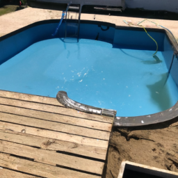 Accessoires indispensables pour l'entretien de votre piscine : produits et outils Oyonnax